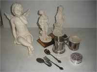 Childs Cups, Figurines
