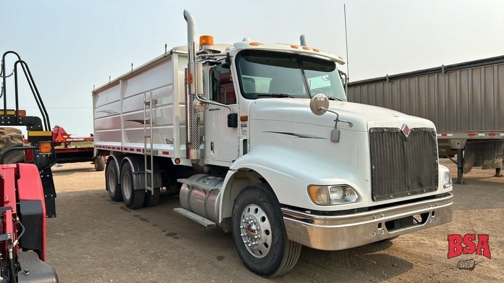 2000 IH 9200 Eagle Tandem Axle Grain Truck