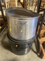 Roasting pan, large cooking pot