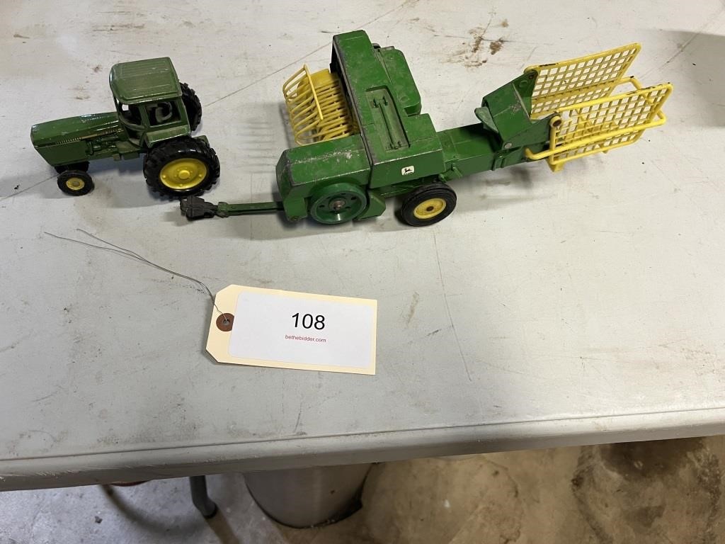 ERTL JOHN DEERE TRACTOR AND HAY BALER