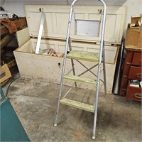 STEP LADDER