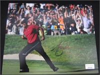 TIGER WOODS SIGNED 8X10 PHOTO WITH COA