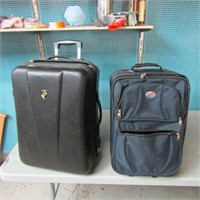 (2)suitcases