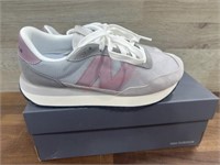 Women’s size 8 new balance