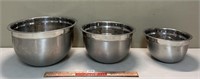 USEFUL SET STAINLESS STEEL MIXING BOWLS