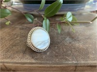 Beautiful pearl stone 925 Silver Ring Size 6.5