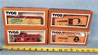 4- Tyco HO Train Cars