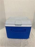 Blue rubber maid cooler