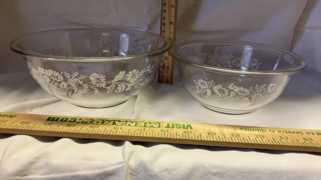 Pyrex Mixing Bowls (2)