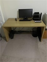 Desk. Floor Mat, Waste Basket & Organizer