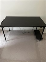 Table w/ Floor Mat