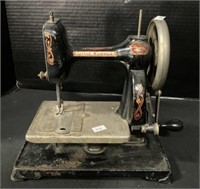Antique 1911 Little Worker Sewing Machine.
