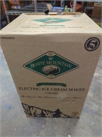 White mountain ice cream maker.  4 quart. New