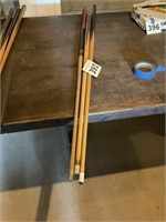 3 pool sticks