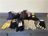 Mixed lot of gardening gloves