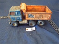 Ertl toy dump truck - automatic dump w/ piston