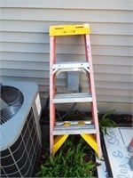 4' Fiberglass Ladder