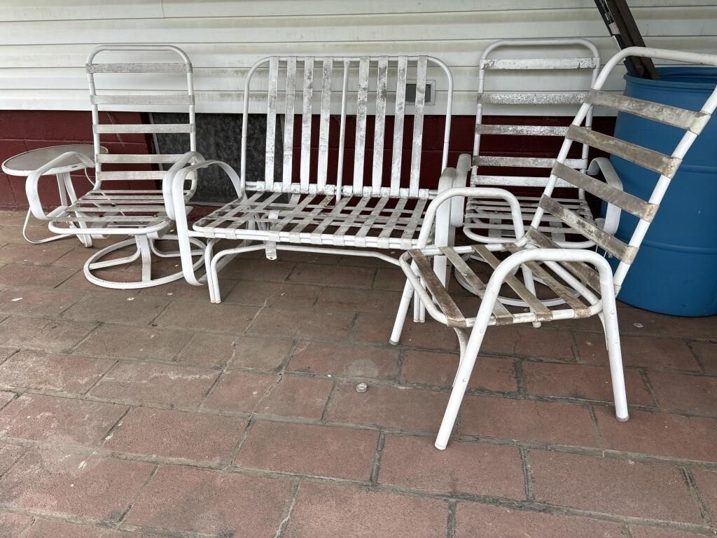 Outdoor patio set… No cushions