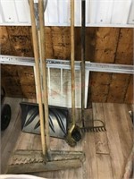 Rake/ Snow shovel/ Garden tools