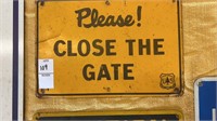 Close the Gate metal sign 10 x 7 inches