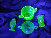 6 pieces of Assorted Green Depression Glass