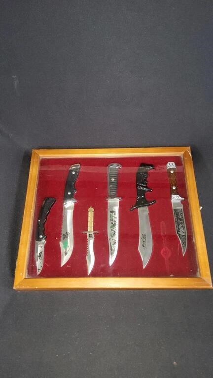Hunting Knives Set in Wood Case