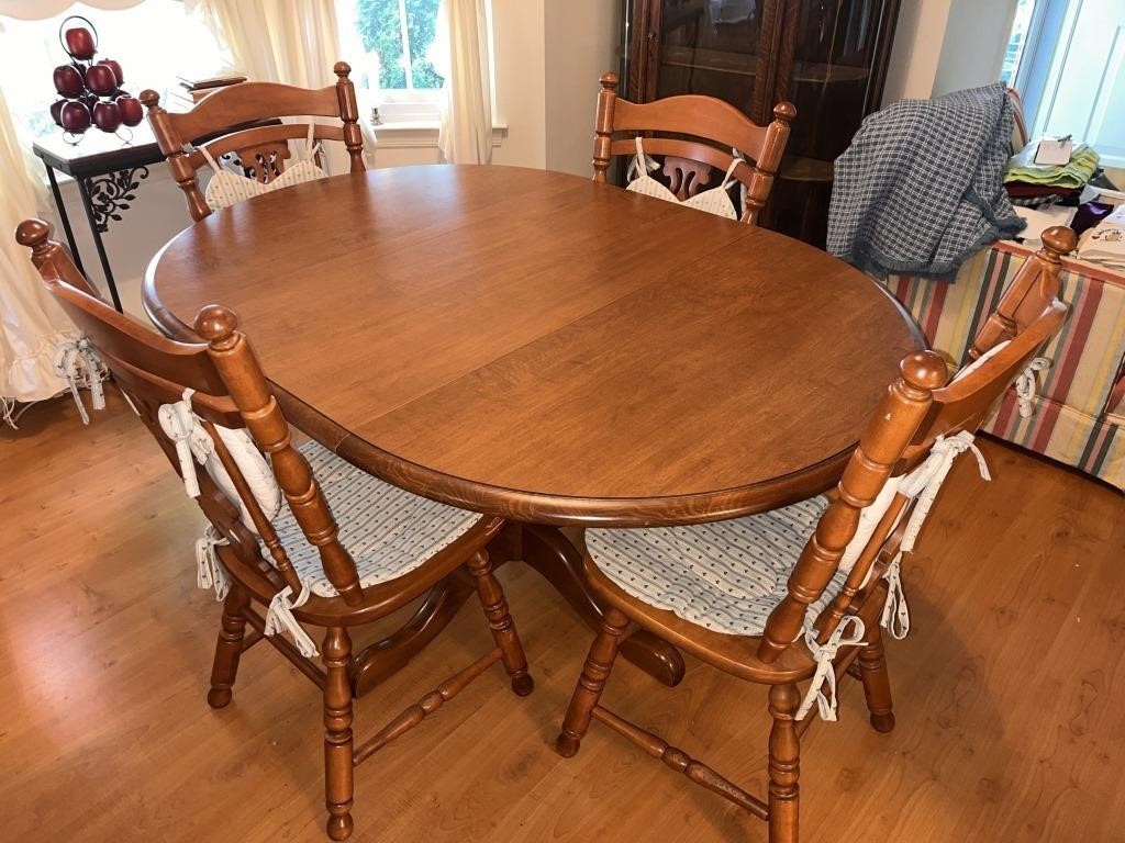 Vintage Maple Dining Table w/ Four Side Chairs