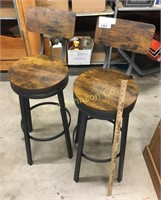 2 BARSTOOLS