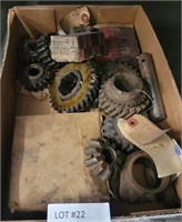 FLAT OF ASSORTED GEARS