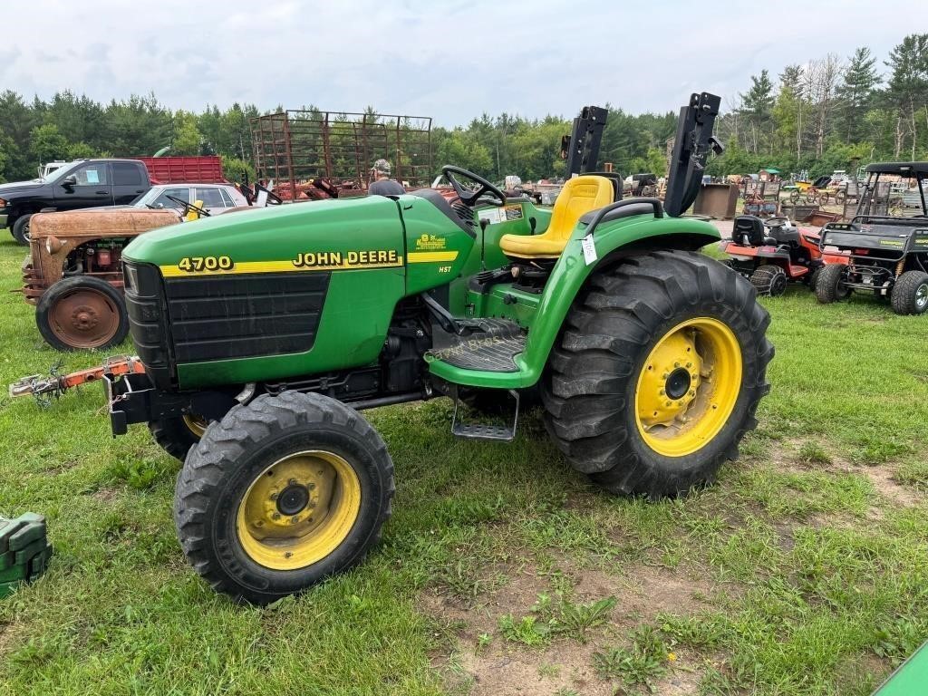 John Deere 4700 HST tractor