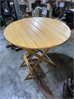 Fold up round table