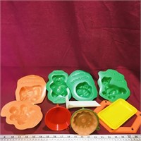 Plastic Jell-O Molds Set