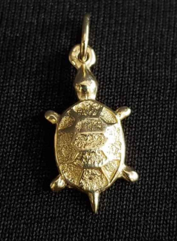 Marked 14kt gold miniature turtle pendant PB