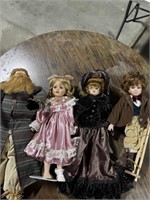 4 Dolls