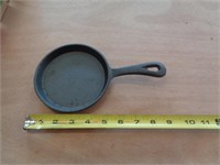 SMALL CAST IRON SKILLET 4"