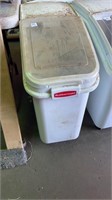 Rubbermaid feed storage wheeled