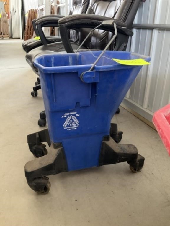 2 mop buckets on wheels, no wringers