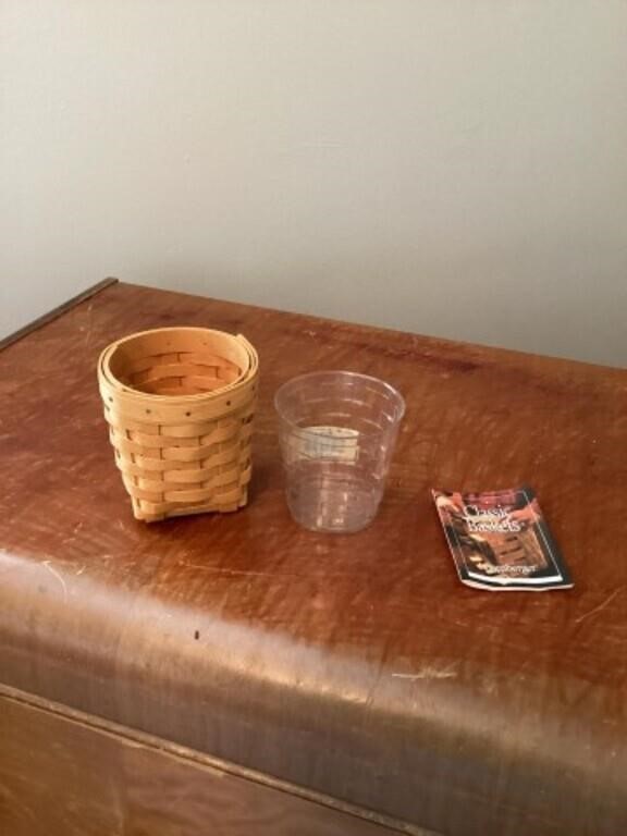 2002 longaberger basket with protector