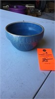 6”W x 3.5”T blue crock Pickett fence bowl good