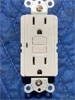 15A / 20A GFCI Safety Outlet