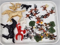 ASSORTED LOT OF MOSTLY MINIATURE PLAYSET FIGURES