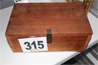 (1) Vintage Wood Box (U242)