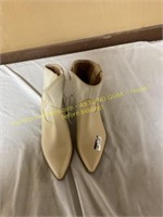 Universal Threads, size 8 tan shoes