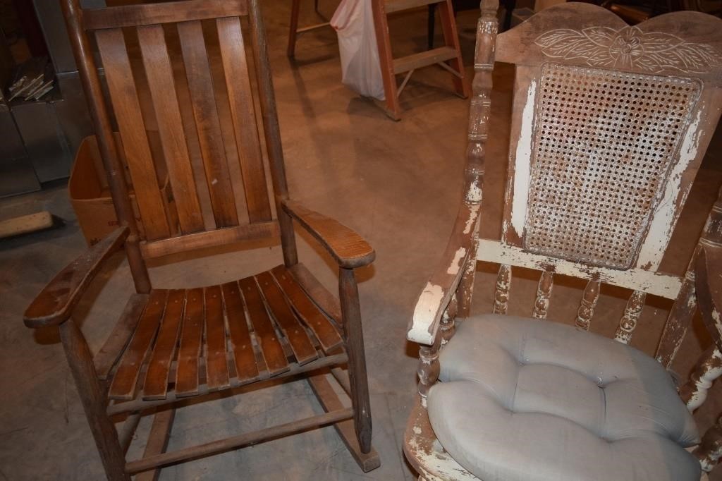 2 Rocking Chairs