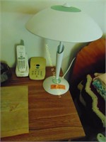 WHITE TABLE LAMP WITH TOUCH ON AND OFF