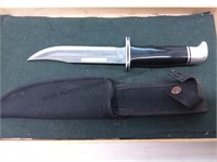 Buck on 119c hunting knife appears nearly new