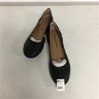 AMAZONESSENTIALS WOMEN'S FLAT SHOES SIZE 7 1/2
