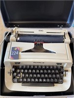 Royal 890 Portable Typewriter