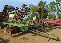 (T) John Deere 235 Tillage Disk