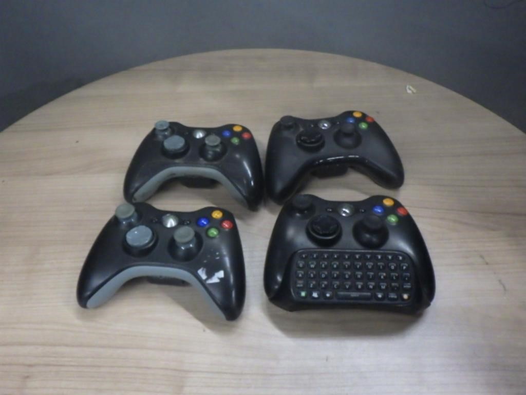 4 XBOX 360 CONTROLLERS *SEE BELOW*